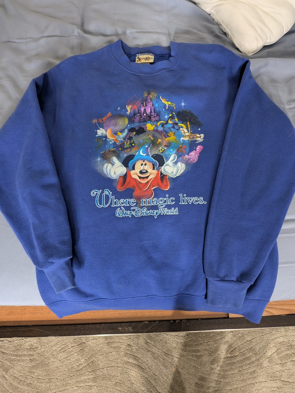 Vintage Disney Men's Blue Crewneck Sweatshirt with Sorcerer Mickey Graphic